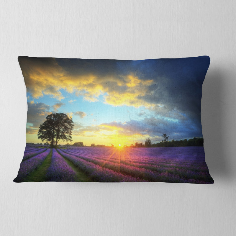 Coussin lombaire au coucher du soleil sur un champ de lavande, Mauve / bleu
