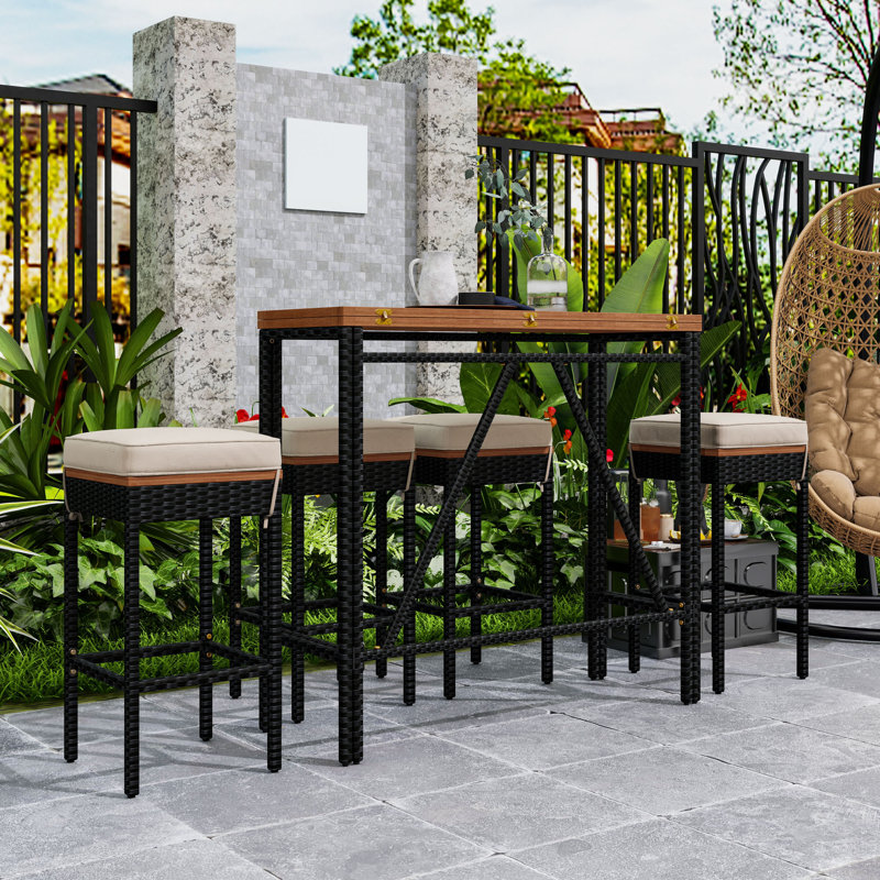Ensemble repas d'extérieur 5 pièces avec table pliable en bois d'acacia, tabourets en osier et coussins pour la cour