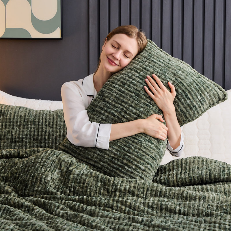 Wonderful Luxury Milky Velvet Quilt Set, Green, King Quilt
