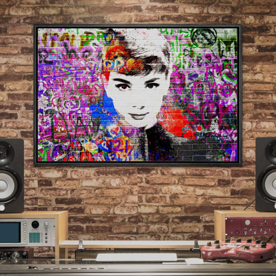 Graffiti Street Art Style Audrey Hepburn, Pop culture, célébrités, réalisme, portrait ultra sur toile