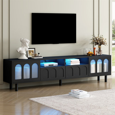 Meuble télé de style crème avec bande lumineuse à DEL pour téléviseurs jusqu'à 80 po, centre de divertissement gracieux avec 5 pieds en bois massif