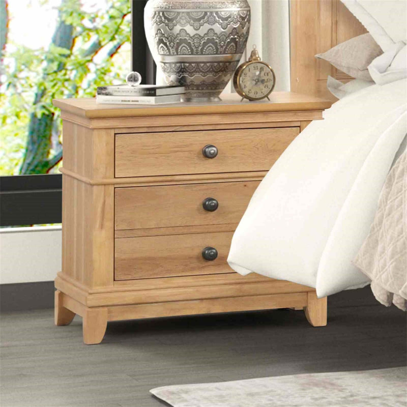 Charmante table de chevet à 3 tiroirs avec rangement spacieux, fabrication en bois durable et poignées en métal élégantes pour la chambre à coucher