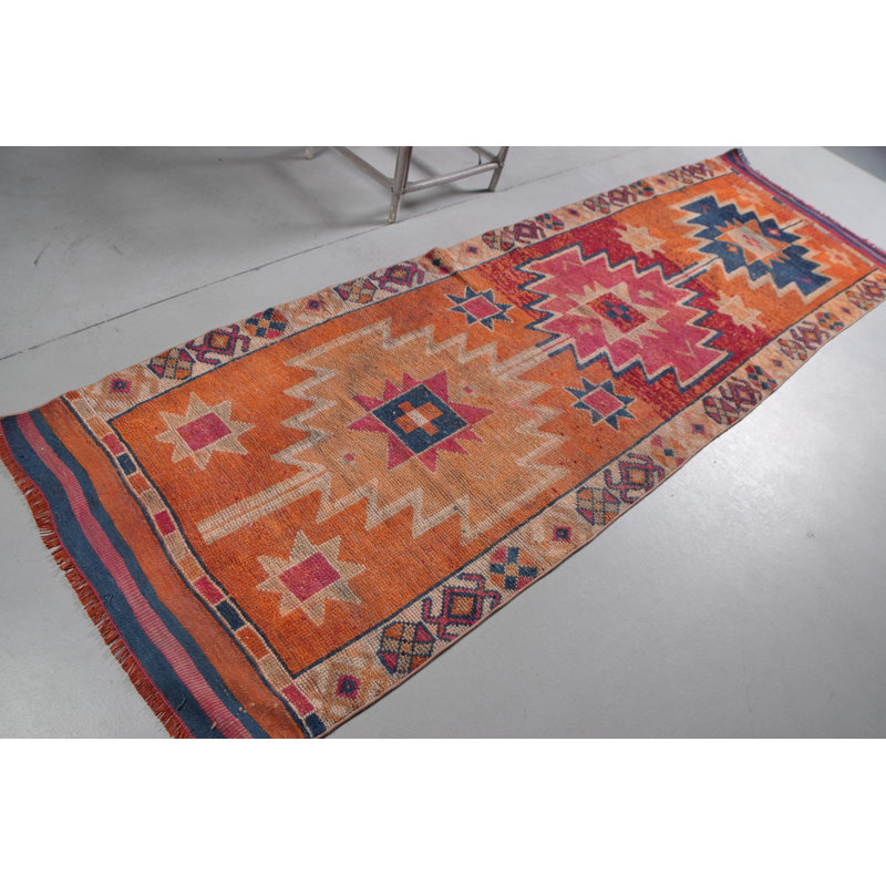 Tapis turc Herki rétro vintage dans un ton orange vif idéal pour la chambre à coucher ou le salon