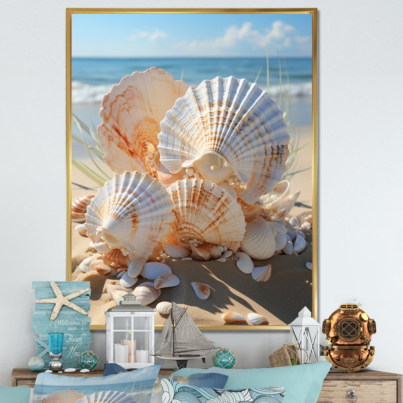 Beach Photo Seashell Beauty II - Coastal Animal, reproduction encadrée, H 32 po x l 16 po x P 1 po, Cadre flottant doré