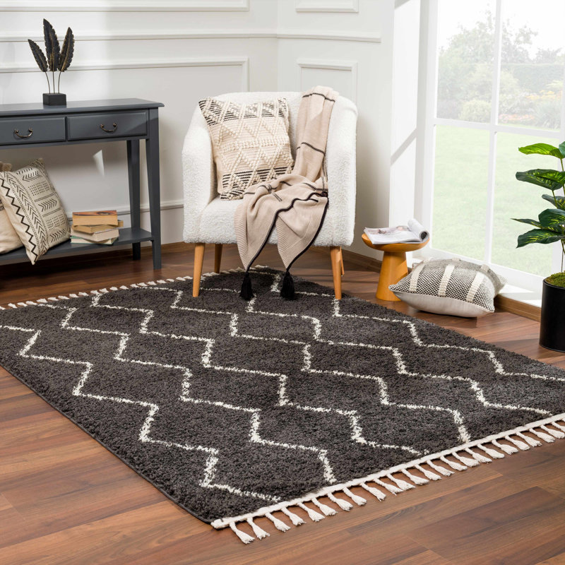 Tapis noir en polypropylène tissé à la machine Jestene, Rectangle 7 pi 10 po x 10 pi 3 po