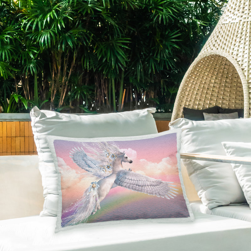 Coussin d'extérieur imprimé Over the Rainbow Pegasus par Laurie Prindle
