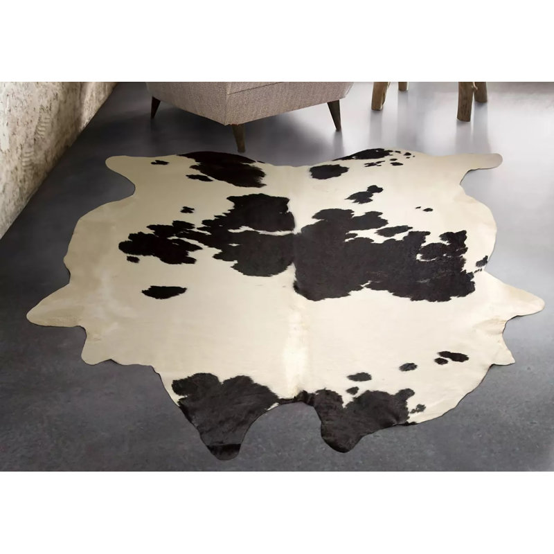 Tapis noir en cuir de vache imprimé à la main Ehrlich