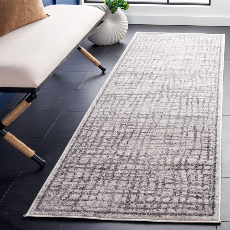 Tapis géométrique ivoire / argent Bethlyn, Tapis de couloir 2 pi 6 po x 12 pi