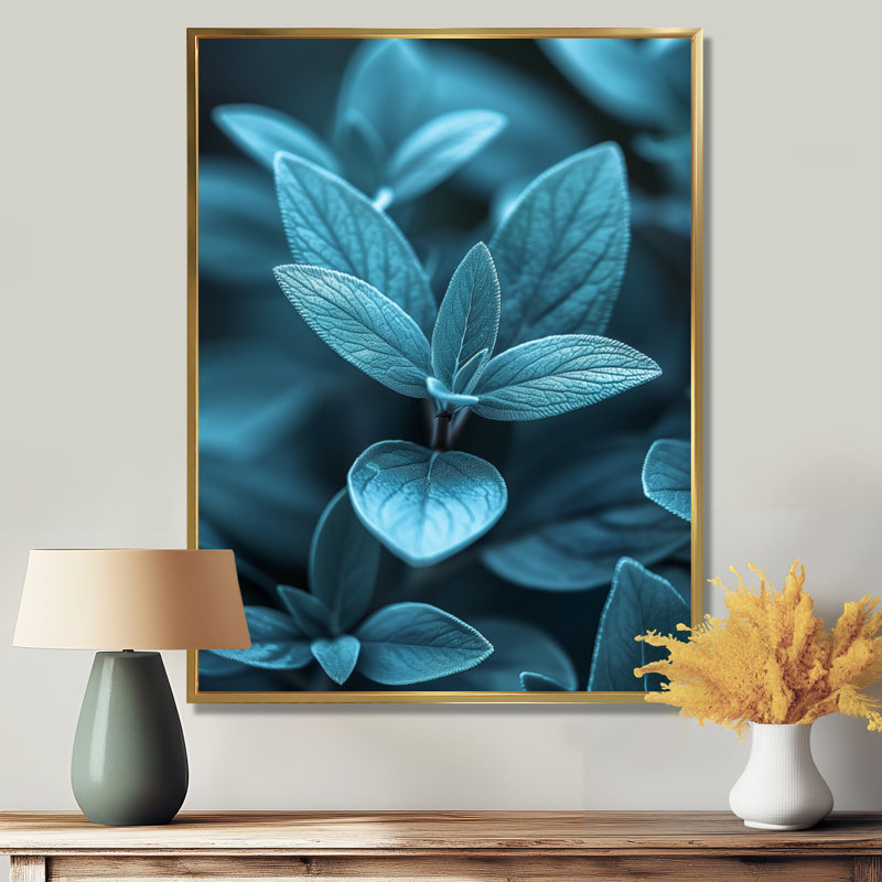 «Blue Natures Nuance Eucalyptus - Eucalyptus», reproduction d'art murale, Toile avec cadre flottant or