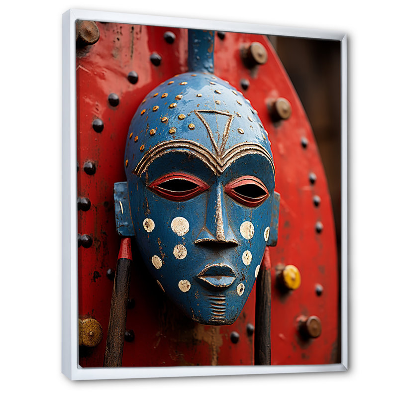Masque rituel africain festif I, Cadre flottant blanc, H 32 po x l 16 po x P 1 po