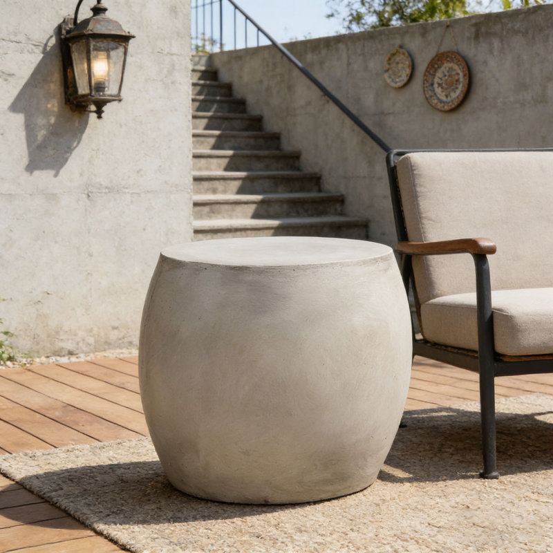 Table d'appoint d'extérieur en béton léger