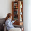Bibliothèque de style rétro avec rangement populaire