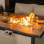 Foyer de table d'extérieur au gaz propane 43 po avec plateau en verre texturé marbre