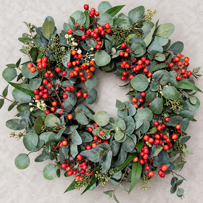 Couronne d'eucalyptus artificiel de 56 cm (22 po) avec baies, décoration de porte d'entrée de style champêtre pour le printemps, l'automne et l'hiver, à utiliser toute l'année. Parfait pour décorer un mur ou un porche intérieur au printemps, en automne ou en hiver.