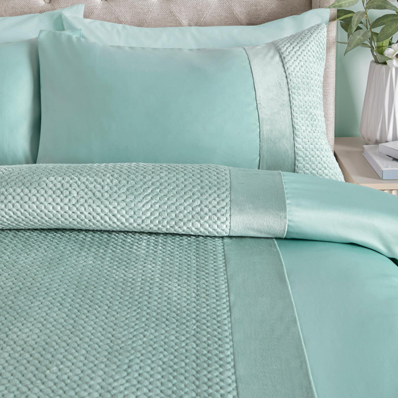 Iras Polyester No Pattern Duvet Cover Set with Pillowcases Included, Super King Duvet Cover Set + 2 Pillowcases