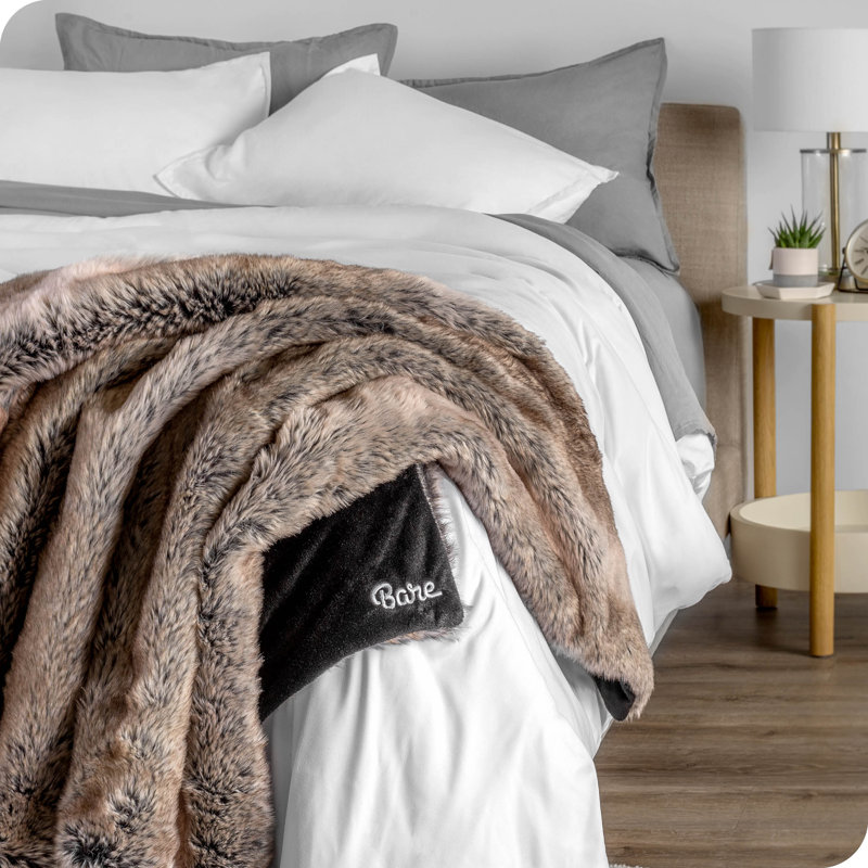 Cozy Variegated Chestnut Faux Fur & Fleece Throw Blanket