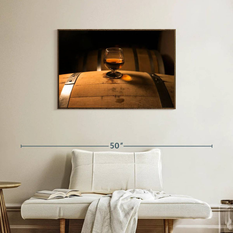 Verre à whisky sur baril, 37 po x 25 po, Cadre flottant noyer