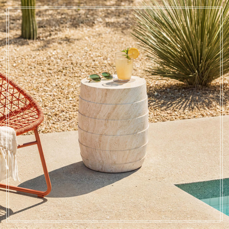 Table d'appoint d'extérieur moderne à l'apparence de travertin MGO moderne, table d'appoint toutes saisons avec texture nervurée pour patio, balcon et salon