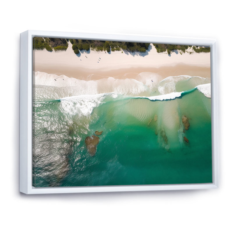 Vagues vertes vue aérienne I - plage, art mural, Cadre flottant blanc, H 30 po x l 40 po x P 1,5 po