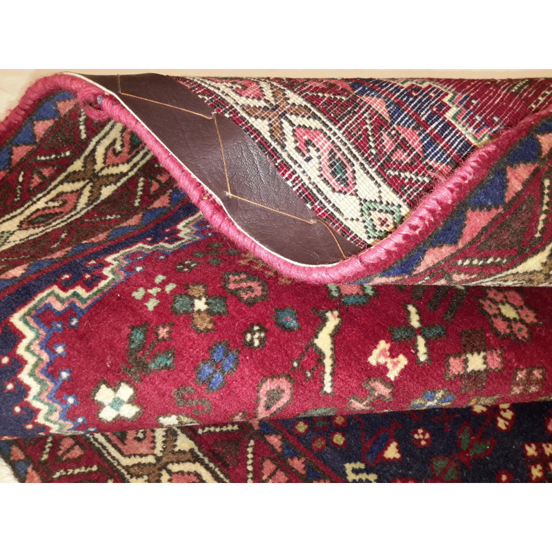 Pragna Oriental Area Rug in Red