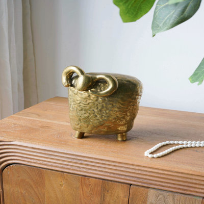 Sculpture de bélier en céramique de 17,5 x 14 x 24,5 cm - Statue de mouton à texture martelée dorée
