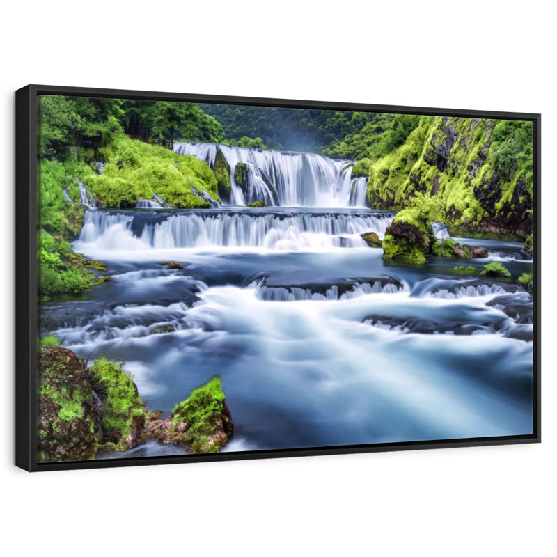 Belle cascade, 46 po x 31 po, Cadre flottant noir