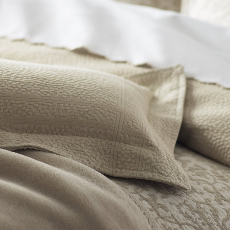 Montauk Sham, Standard