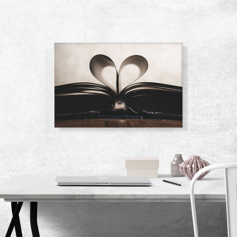 Book Heart Page - ensemble de 3 reproductions de photos sur toile tendue, H 18 po x l 26 po x P 0,75 po