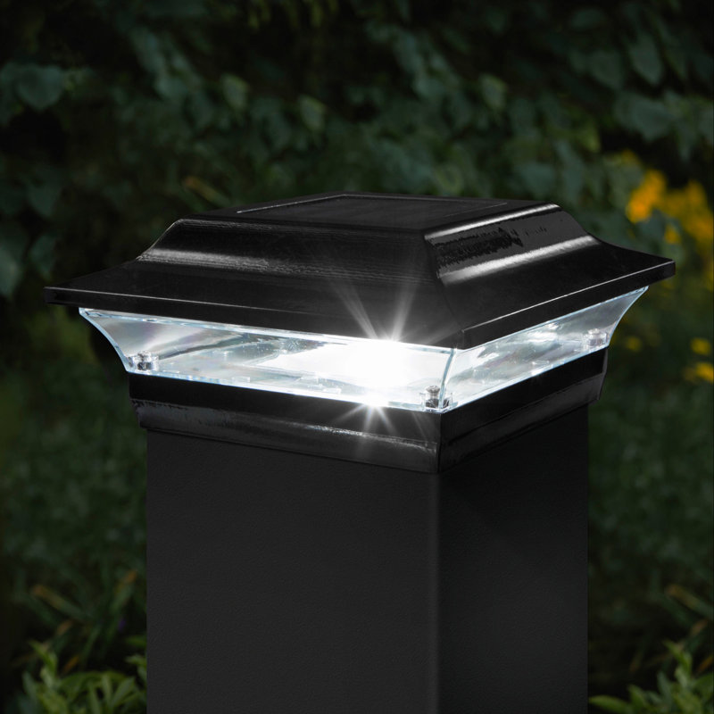 Capuchon de poteau solaire impérial en aluminium noir Classy Caps SL211B 4 x 4 pouces, H 2,5 po x l 4 po x P 4 po