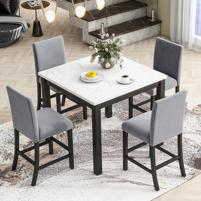 Ensemble de table de salle à manger 5 pièces, table de salle à manger avec plateau en faux marbre et quatre chaises rembourrées