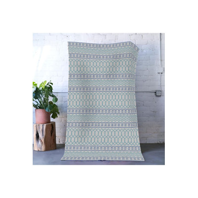 Tapis décoratif bleu à motif géométrique à rayures