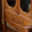 Vitrines en bois massif brun et verre