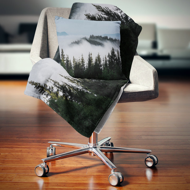 Coussin imprimé « trees » et « brouillard over montagne landscape », 16 po x 1 po