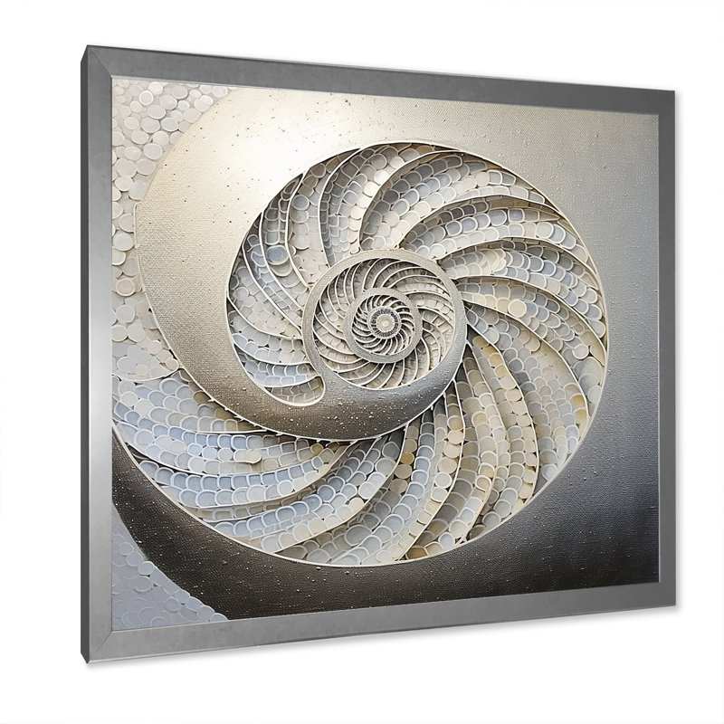 «Silver Swirl Shell Fish I», reproduction sur toile, Cadre simple argenté, H 36 po x l 36 po x P 1,5 po