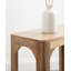 Table d'appoint mince en bois de manguier Dahl à utiliser comme table de chevet étroite-380177633
