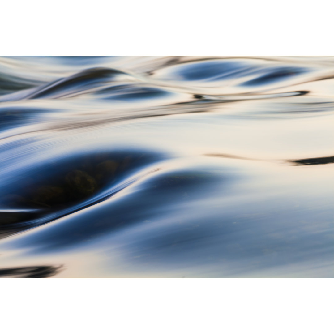 Fließendes Wasser von BIHAIBO - Druck auf Leinwand ohne Rahmen