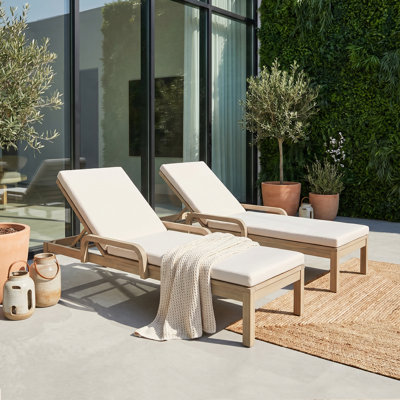 Chaise longue d'extérieur en bois d'acacia avec roulettes et coussin
