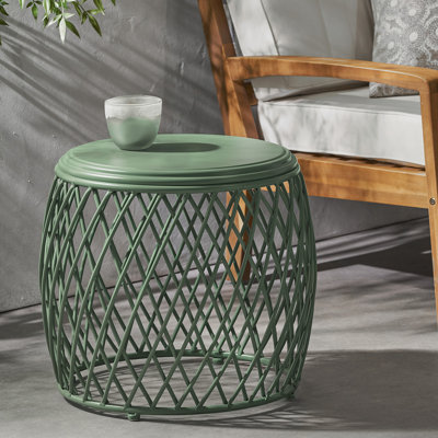Table d'appoint en treillis en fer légère et durable, pour un décor intérieur élégant et fonctionnel.