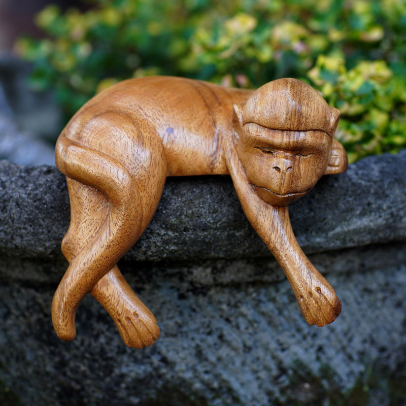 Sculpture de singe endormi