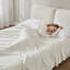 Douces couvertures et jetés ivoire doux, couverture simple en microfibre de polyester pour toutes les saisons