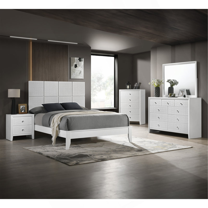 Le lit 1Pc est doté d'une tête de lit à motif géométrique et d'une finition blanche impeccable., Grand lit