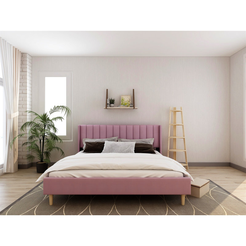 Lit plateforme tapissier avec tête de lit à oreilles Eriksay, Velours rose pâle, Très grand