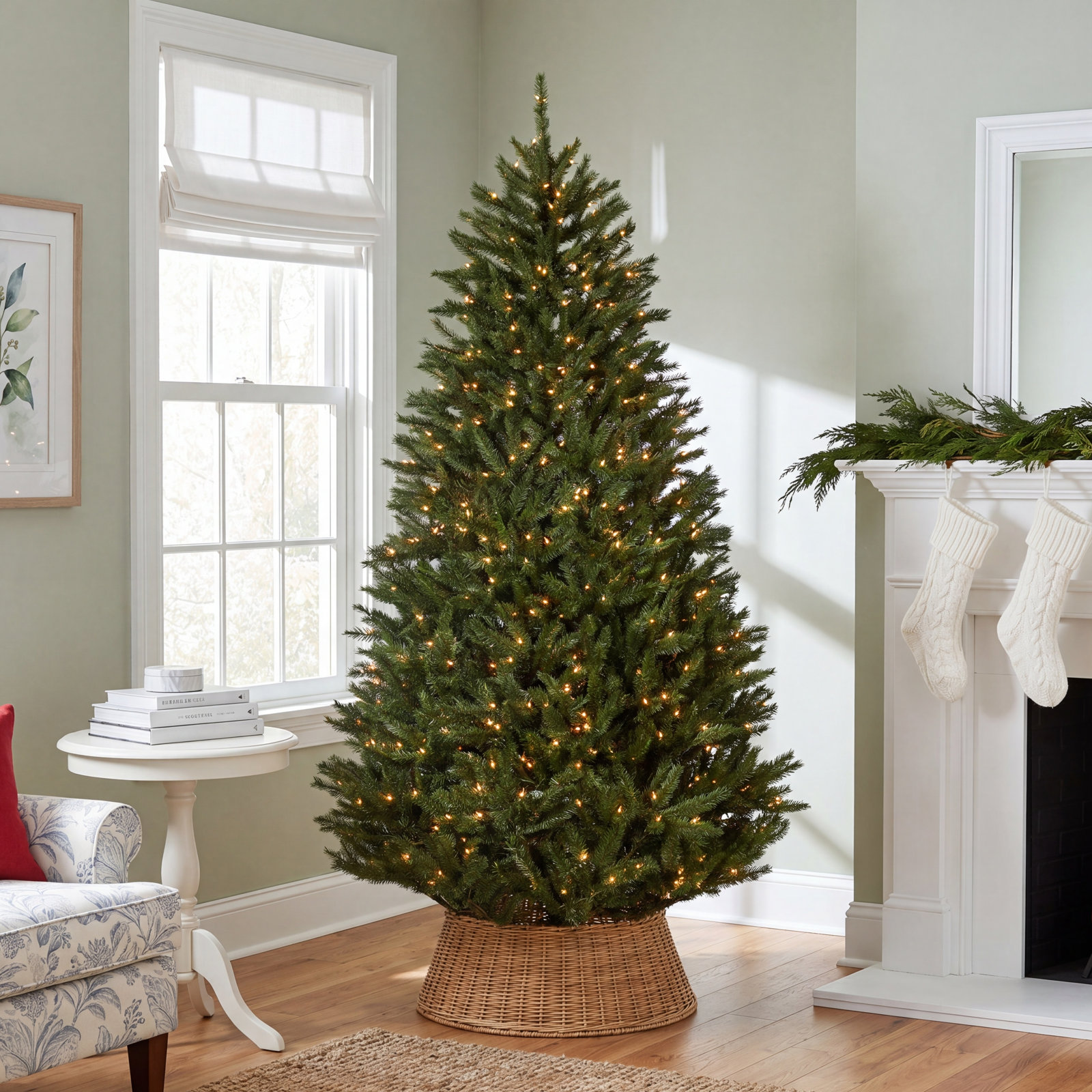 White 7.5' Pre-Lit Pine Christmas Tree (713)