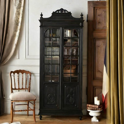 Noir massif + bois manufacturé + vitrines en verre