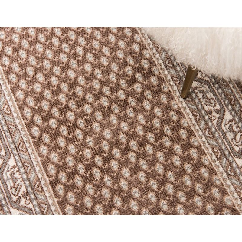 Brown Synthetic Round Stain-Resistant Indoor Area Rug