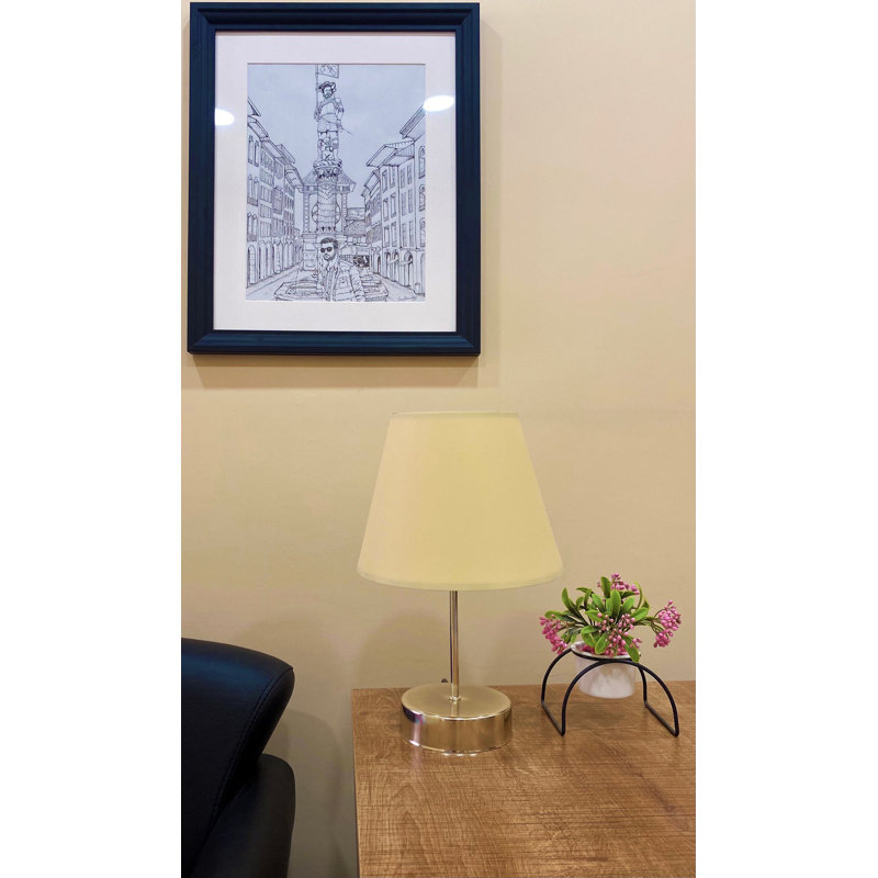 Lampe de table élégante avec pied en métal, rose et argent, 14,6 po x 8,7 po | Capuchon en polypropylène (6,7 po de diamètre supérieur, 8,7 po de diamètre inférieur) | Interrupteur marche / arrêt, câble 59,1 po | Certifié CE, douille E27 (60 W maximum) - parfaite pour la décoration intérieure
