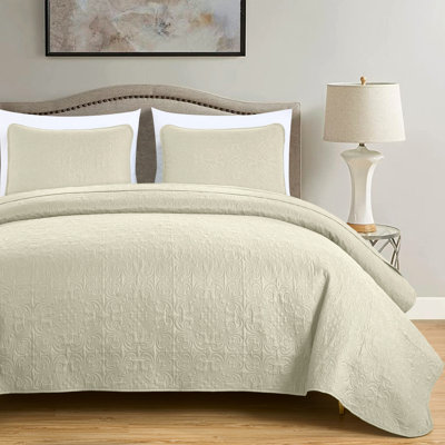 Luca 3-Piece Lightweight Microfiber Oversized Bedspread Set