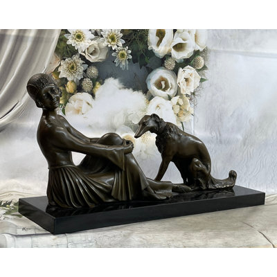 Sculpture art déco flapper, femme avec chien Chipare, statue en bronze 13 po x 24 po