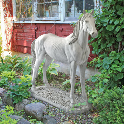 Statue de cheval majestueux
