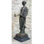 Statue française en bronze 19e siècle tenant une statue en bronze 19 po x 11 po
